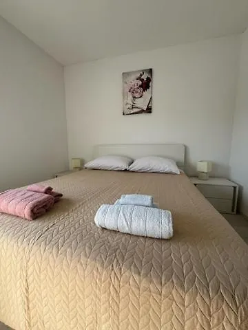 Apartment Elli - Parking, Garden, Bbq プーラ