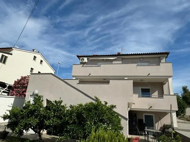 Apartment Elli - Parking, Garden, Bbq بولا